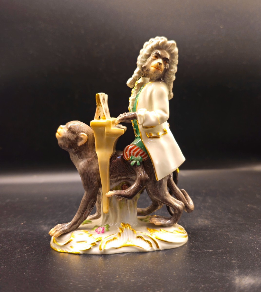 Scimmia Meissen Pianista