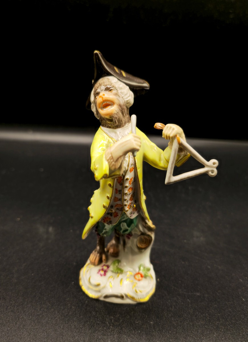 Scimmia Meissen Suonatore di triangolo