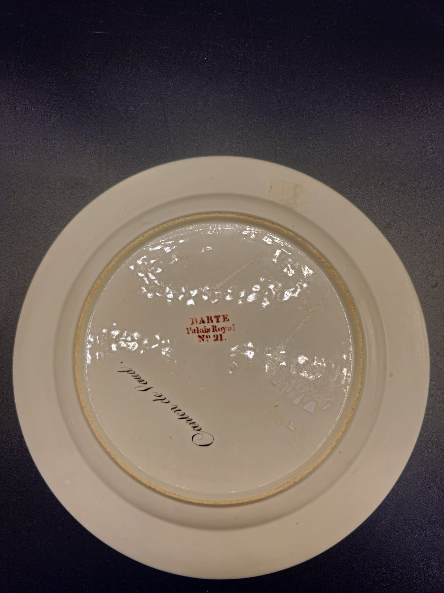 Piatto in porcellana raffigurante i costumi del Cantone di Vaud, Manifattura parigina Darte-photo-1