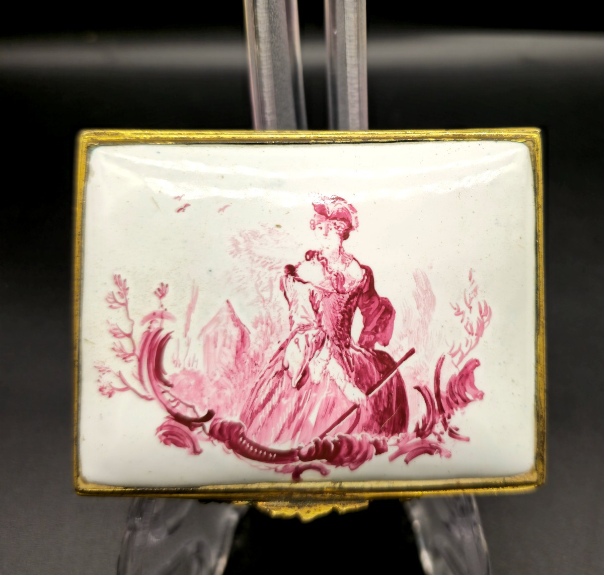 Tabacchiera di Smalto con decoro a sanguigna