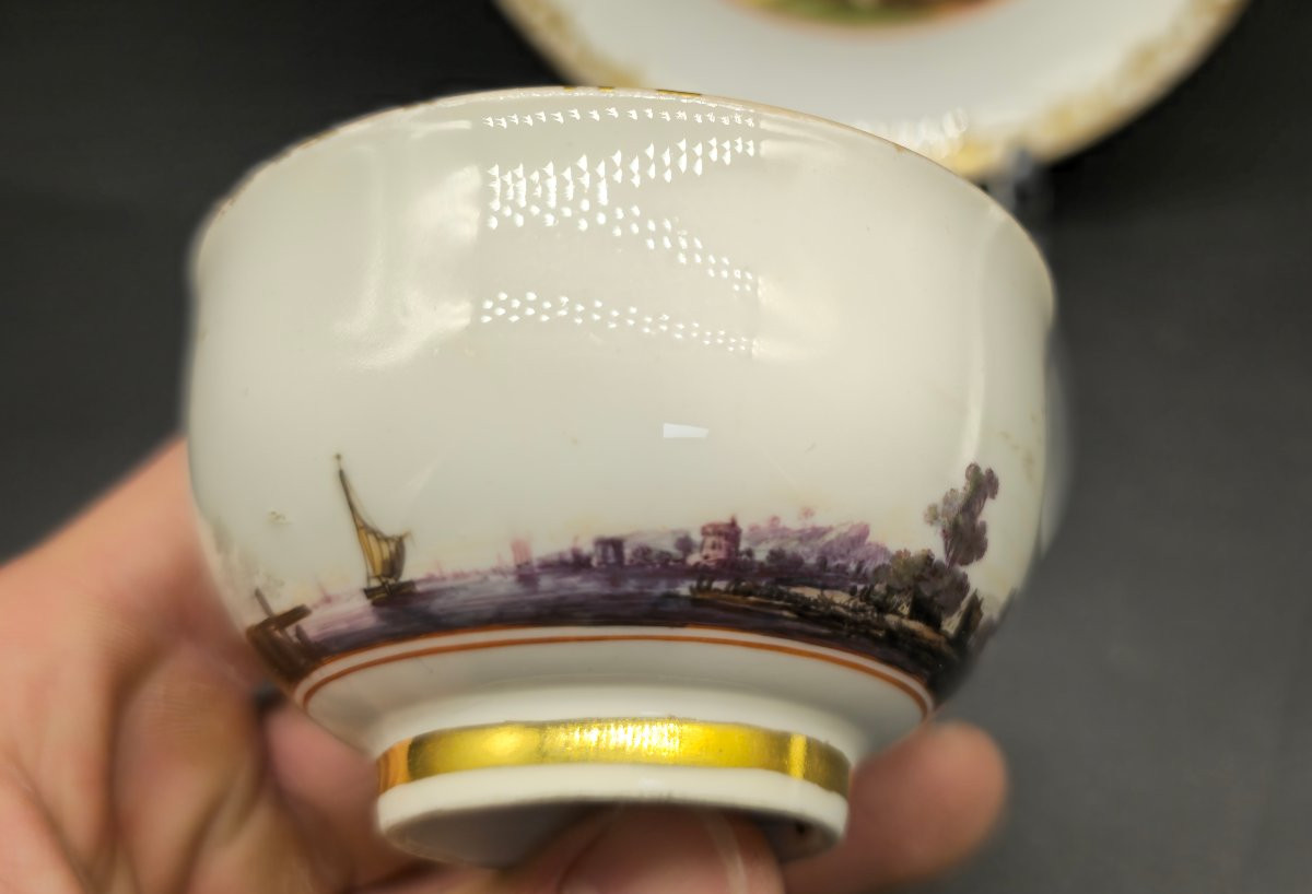 Tazzina con piattino in porcellana di Meissen con vedute di porto 1735-photo-1