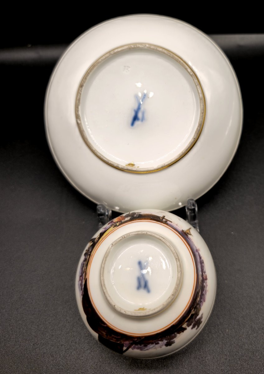 Tazzina con piattino in porcellana di Meissen con vedute di porto 1735-photo-4