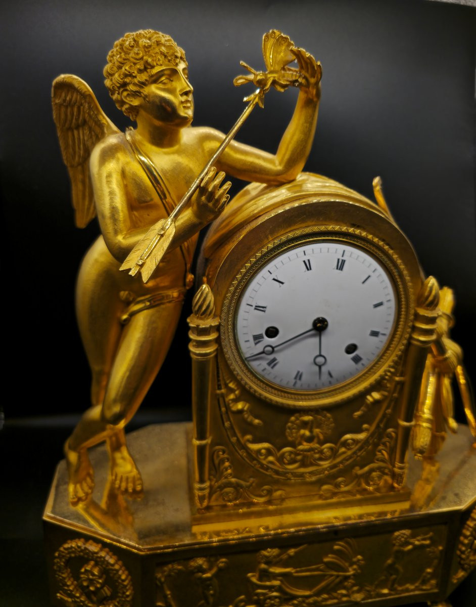 Orologio Direttorio, Cupido punge la farfalla-photo-2
