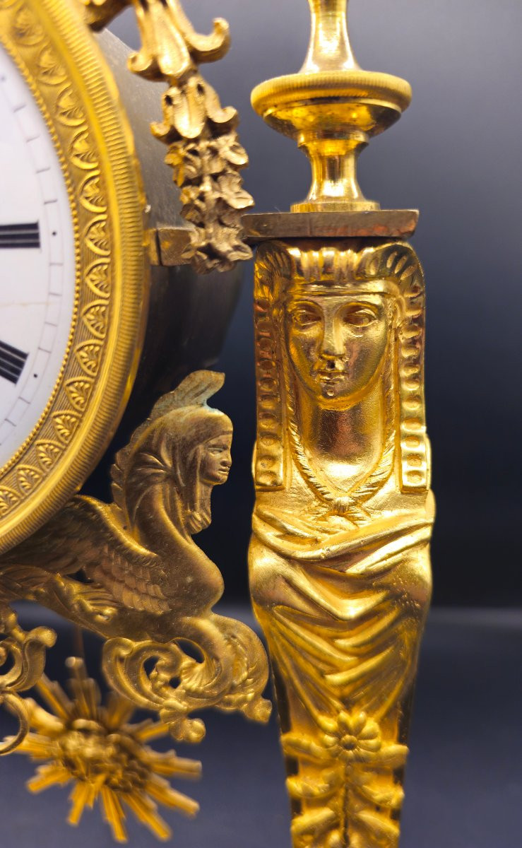 Orologio Impero Retour d’Égypte a Scheletro con Cariatidi in Bronzo Dorato a Fuoco-photo-4