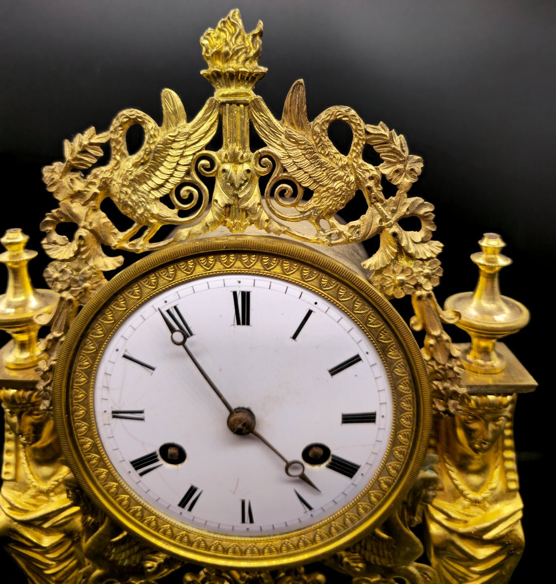 Orologio Impero Retour d’Égypte a Scheletro con Cariatidi in Bronzo Dorato a Fuoco-photo-3