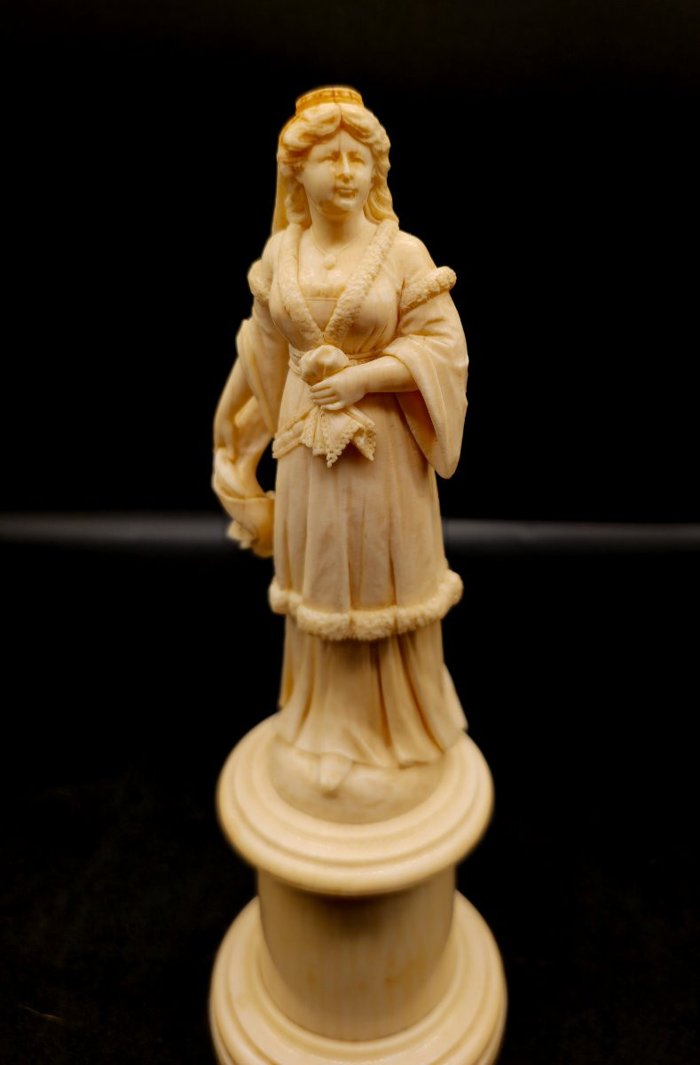 Statuetta in avorio di dama in abito rinascimentale – Dieppe, XIX secolo-photo-2