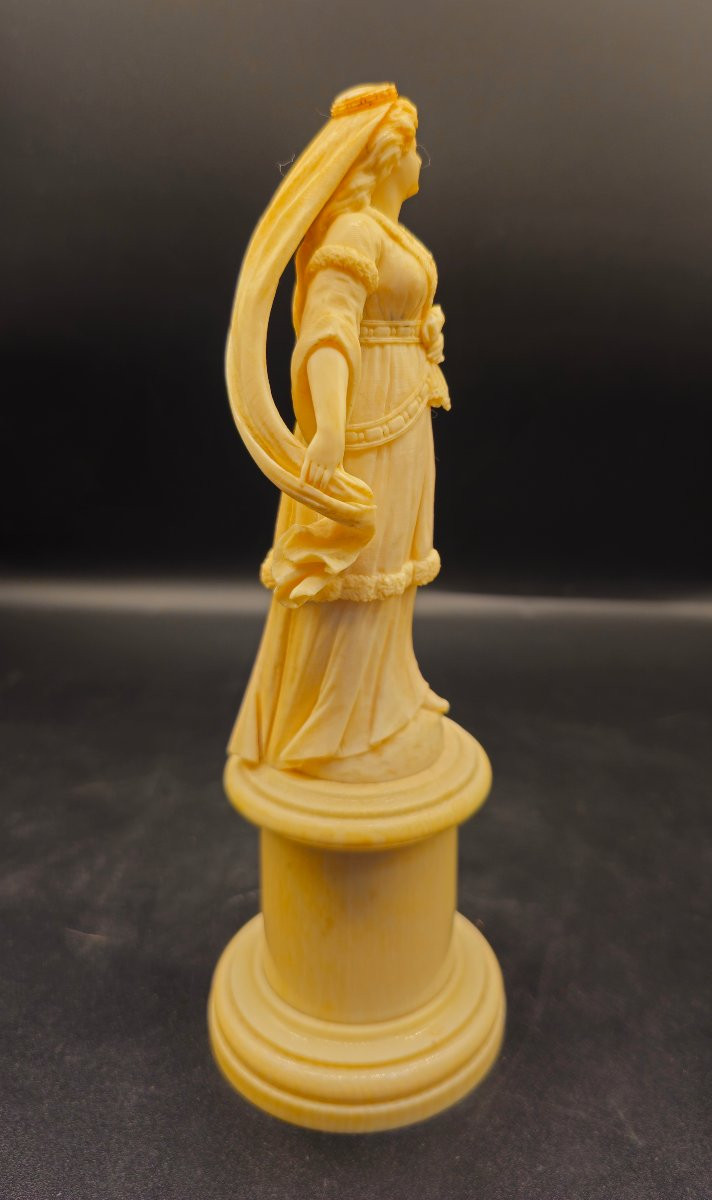 Statuetta in avorio di dama in abito rinascimentale – Dieppe, XIX secolo-photo-3