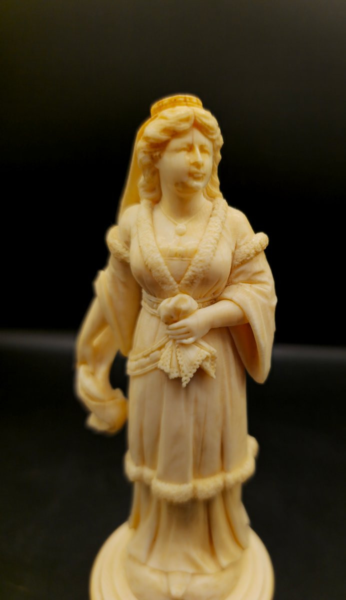 Statuetta in avorio di dama in abito rinascimentale – Dieppe, XIX secolo-photo-1