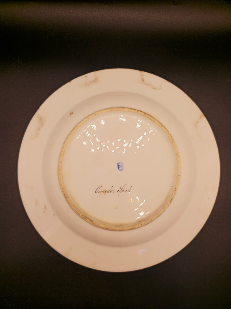 Piatto in porcellana Vienna 1825–1830, Cupido con le Tre Grazie-photo-1