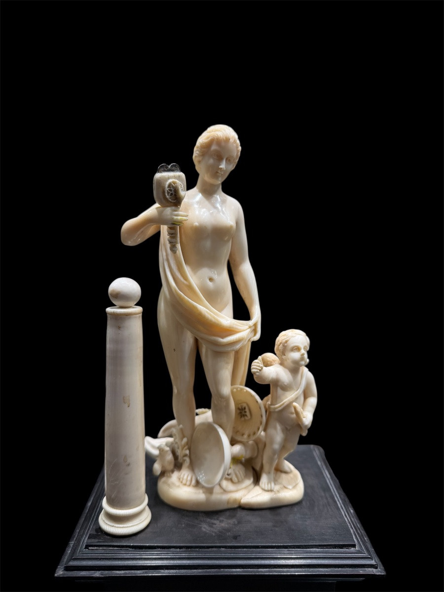Venere e Amore in avorio, Dieppe fine XVII secolo, base in ebano e lapislazzuli-photo-2