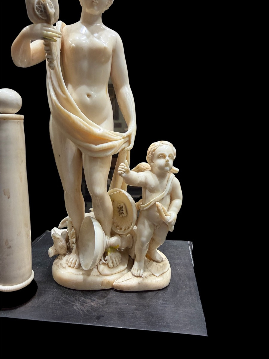 Venere e Amore in avorio, Dieppe fine XVII secolo, base in ebano e lapislazzuli-photo-3