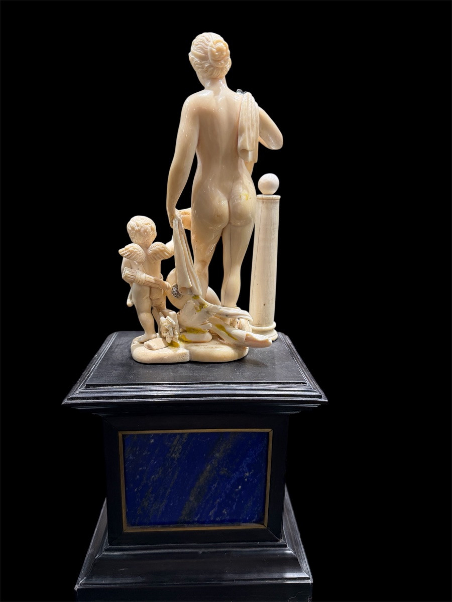 Venere e Amore in avorio, Dieppe fine XVII secolo, base in ebano e lapislazzuli-photo-3