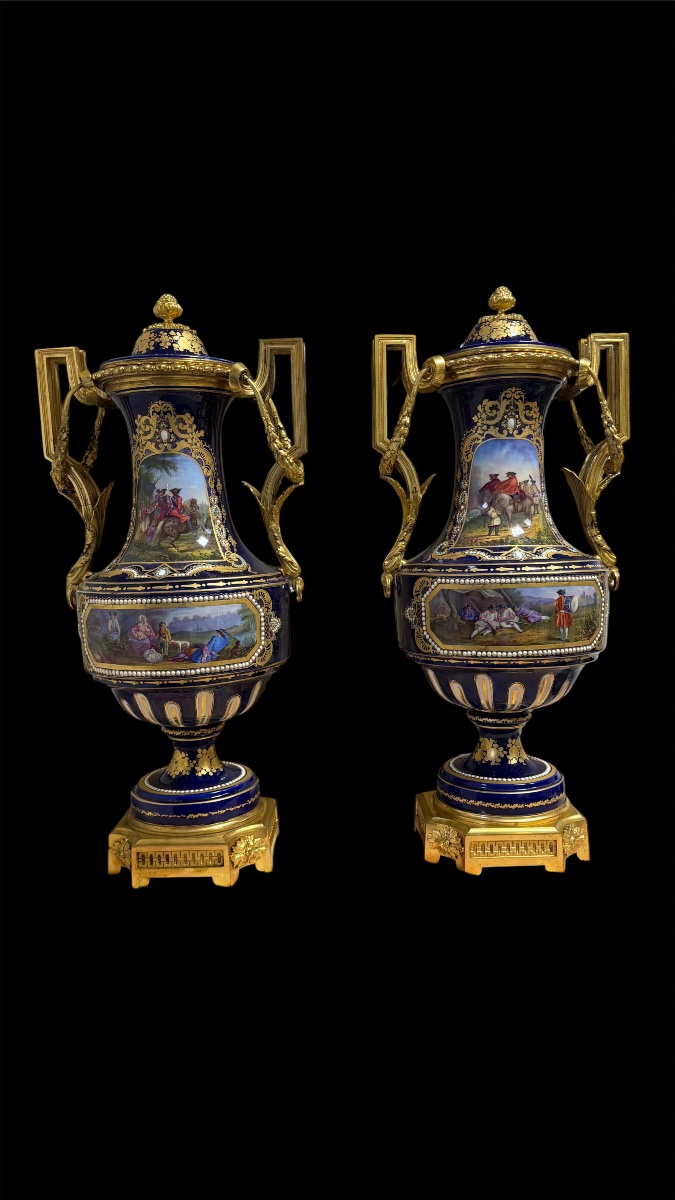 Coppia di Vasi in Porcellana di Sèvres e Bronzo Dorato, Decoro a Gioiello, 1840/1850