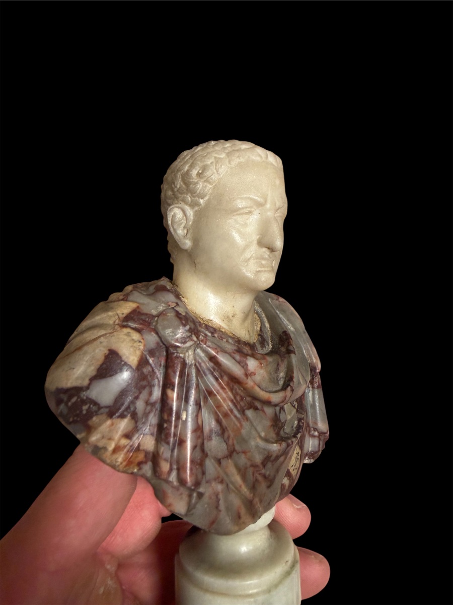 Busto Grand Tour di Vespasiano in marmo statuario e porta santa, Roma, XVIII sec.-photo-2