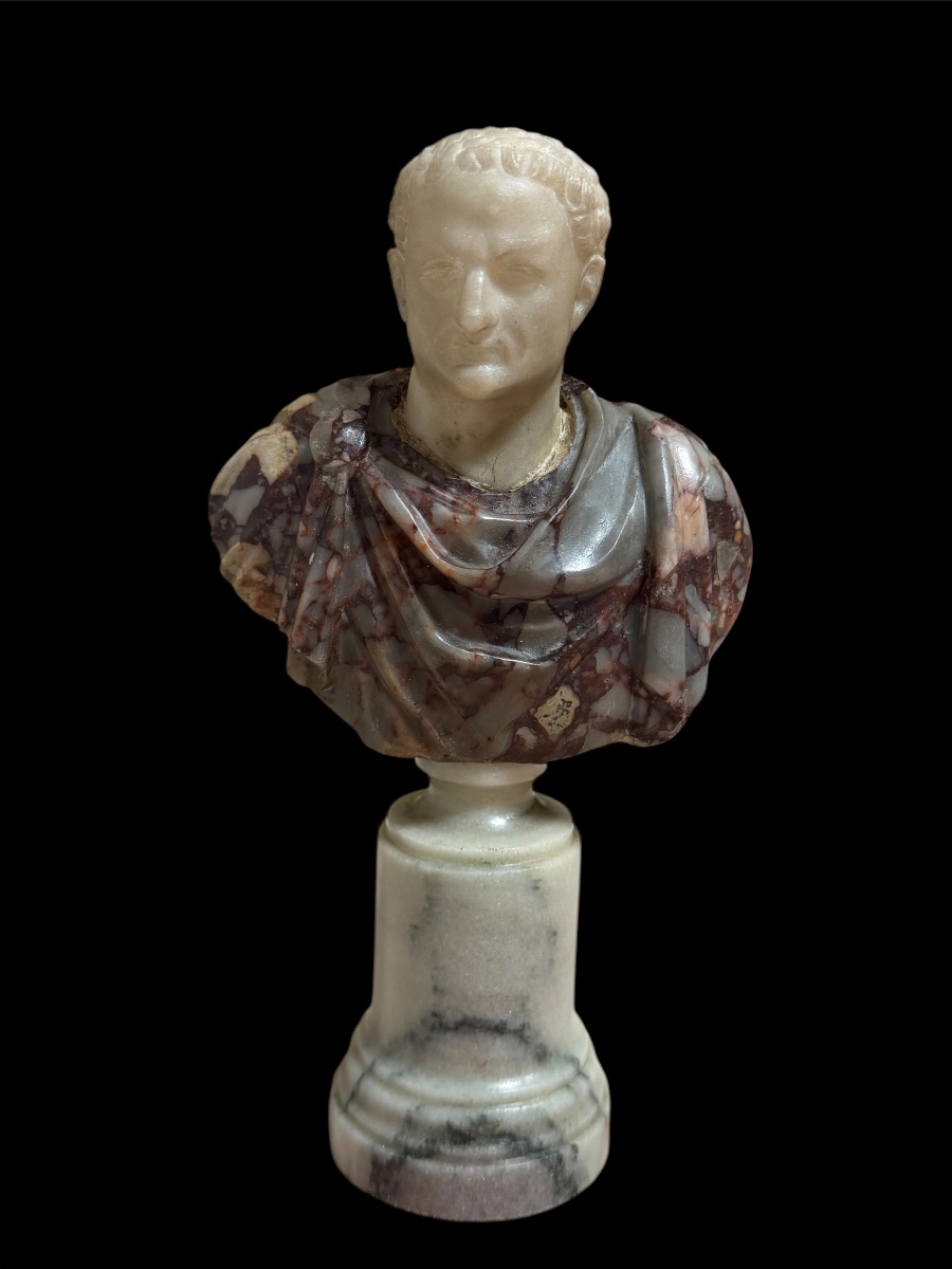 Busto Grand Tour di Vespasiano in marmo statuario e porta santa, Roma, XVIII sec.
