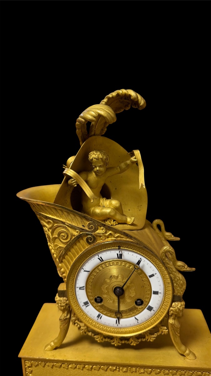 Orologio Impero “al cappello bicorno napoleonico” con putto, bronzo dorato, Parigi 1805-1810-photo-3