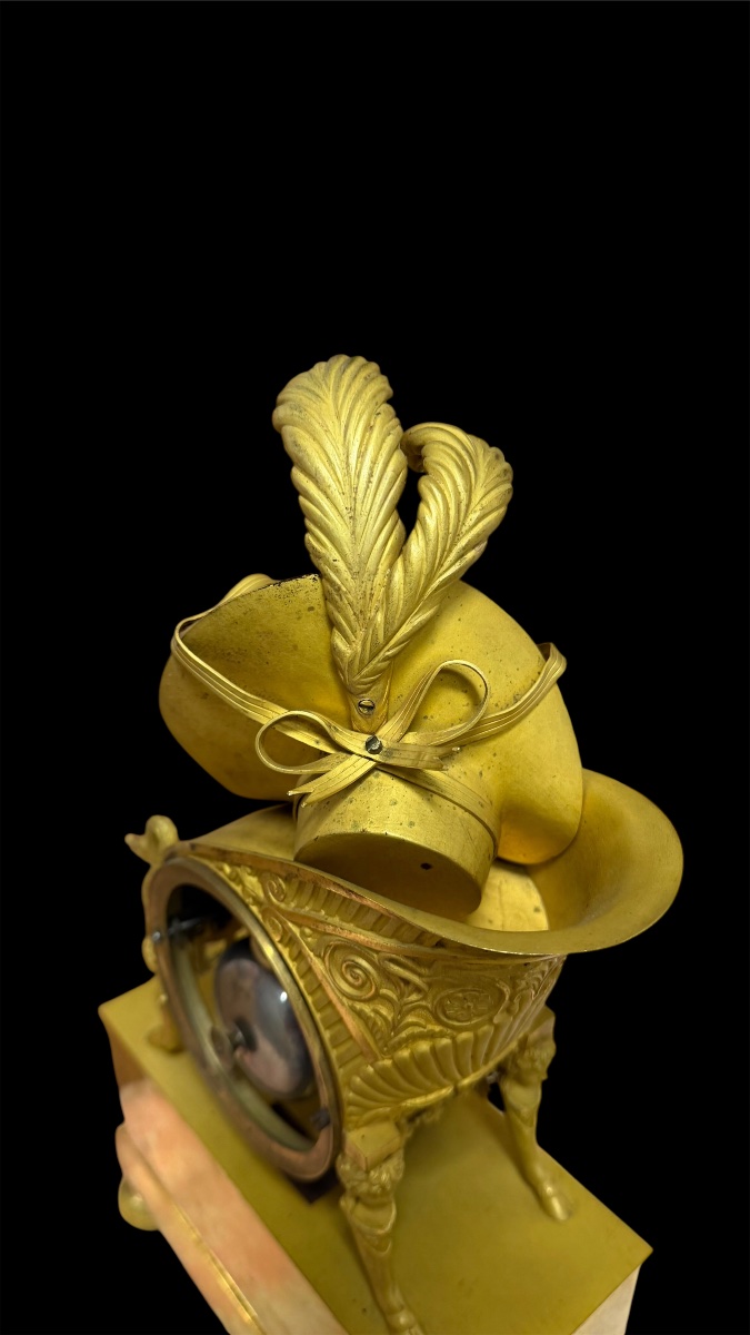 Orologio Impero “al cappello bicorno napoleonico” con putto, bronzo dorato, Parigi 1805-1810-photo-6