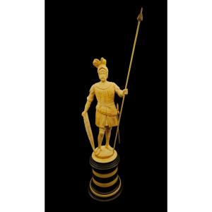 Nobiluomo in Armatura, Intaglio Tedesco in Avorio con Base in Ebano e Avorio, XIX Secolo