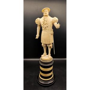 Statua Enrico VIII avorio scolpito, manifattura tedesca XIX sec. con base in ebano