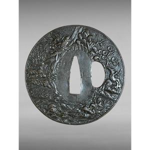 Wrought Iron Tsuba Maru Gata With Two Fishermen On Nanako Background - Edo Period (1603-1868)