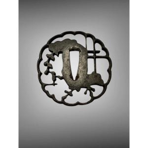 Iron Tsuba Kiku Gata With Plant Decoration - Edo Period - D. 7 Cm. 