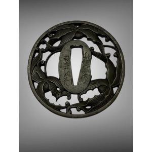 Tsuba Maru Gata In Openwork Iron With Plant Motifs - Edo Period - D. 7cm. 