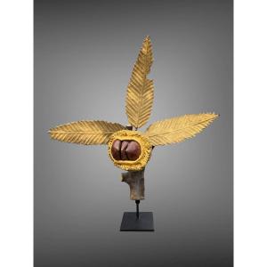 Carved And Lacquered Wooden Maedate Depicting A Chestnut Branch With Its Burr - Edo.