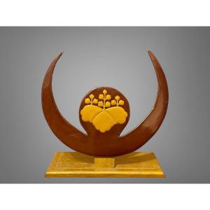 Lacquered Metal Maedate In The Shape Of A Crescent Moon - Komayada Clan - Edo Period: 1603 - 1868