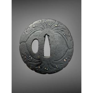 Wrought-iron Tsuba Maru-gata With Stylized Plant Motifs - Edo Period (1603-1868).