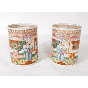 Pair Of Chinese Porcelain Mugs With Mandarin Figures And Qianlong Pagodas, 18th Century