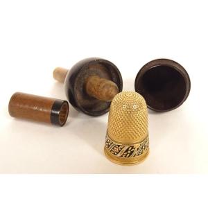 18k Solid Gold Enameled Thimble With Wooden Needle Case And Tassel 4.45g, 19th Century