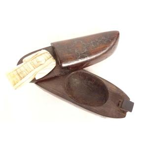 Shoe-shaped Snuffbox With Carved Wood And Brass Mechanism, Folk Art, 19th Century