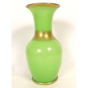 Baluster Vase In Green Opaline Glass With Gilt Decoration, Baccarat Napoleon III, 19th Century