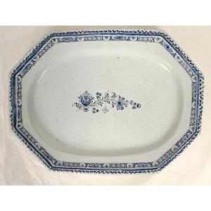 Large Octagonal Earthenware Platter In Shades Of Blue, Rouen, With A Bouquet Of Flowers, 18th Century