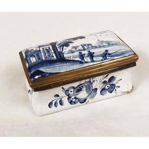 Small Enamel Box With A Landscape Of Ruins And Brass Figures, 18th Century Coat Of Arms.