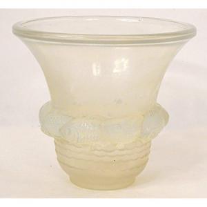 Opalescent Glass Vase Molded René Lalique Model Piriac Fish XXth Century