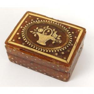 Tortoiseshell Fly Box Gold Inlays Flower Basket XVIIIth Characters