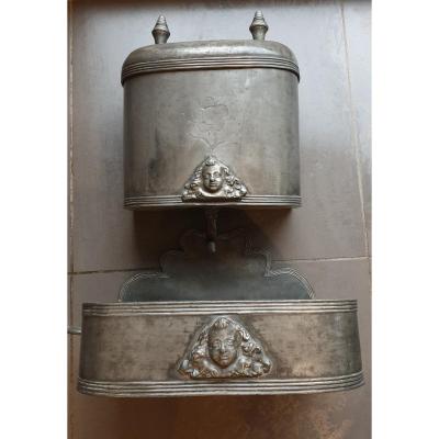 Fontaine En Étain XVIII ÈME SIÈCLES Tetes D Anges Poincon Bourgueil Lamothe