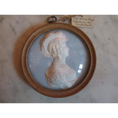 Médaillon En Platre Gravé