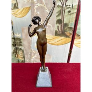 Sculpture Of A Nude Woman In Bronze 