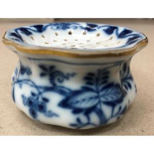 Powder Compact For Drying Ink. 18th Century Meissen Porcelain. Saxony