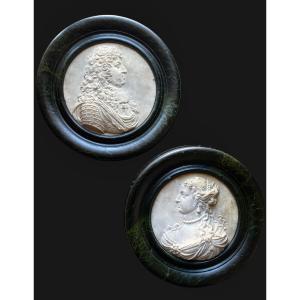 Pair Of Marble Medallions, Profiles Of Louis XIV And Marie-thérèse Of Austria, 17th Century