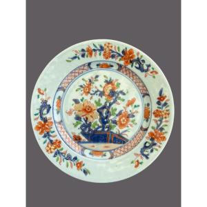 Chinese Porcelain Plate - Chinese Imari Style - Late 19th Century. 