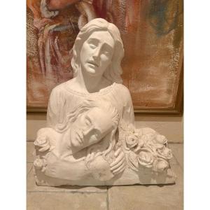 Important Marble Sculpture - Virgin Of Pity Christ With Flowers