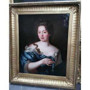 Superb 18th Century Portrait Of A Woman