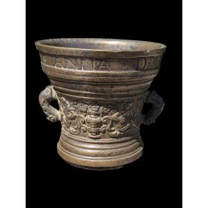 Small Bronze Mortar. Dutch Apothecary, 17th Century. Inscription: Anna De Viers