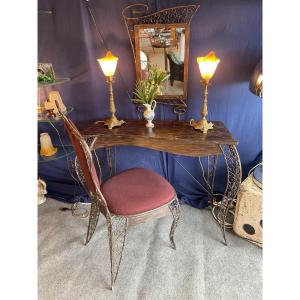 Coiffeuse Et Sa Chaise . Art contemporain 