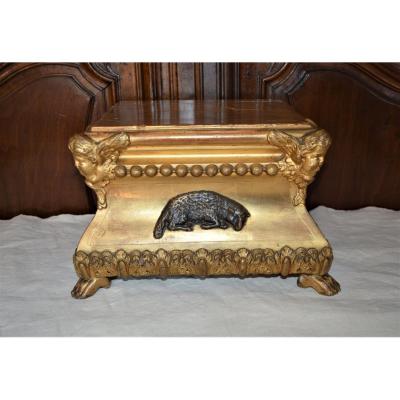 Pedestal / Golden Wood Statue Support