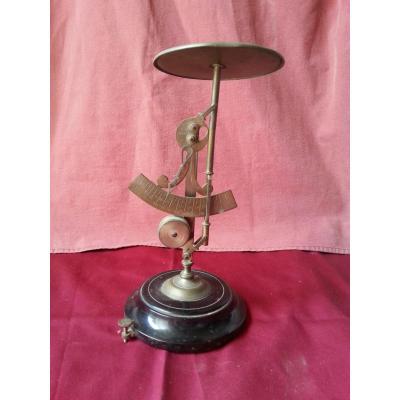 Pèse-lettre. Laiton. 20ème.