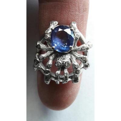 Ring. Sapphire. Diamonds. White Gold.